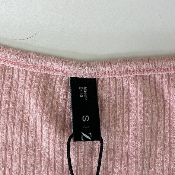 𝅺Zaful Pink Short Sleeve Top with Keyhole  Opening - Picture 6 of 9